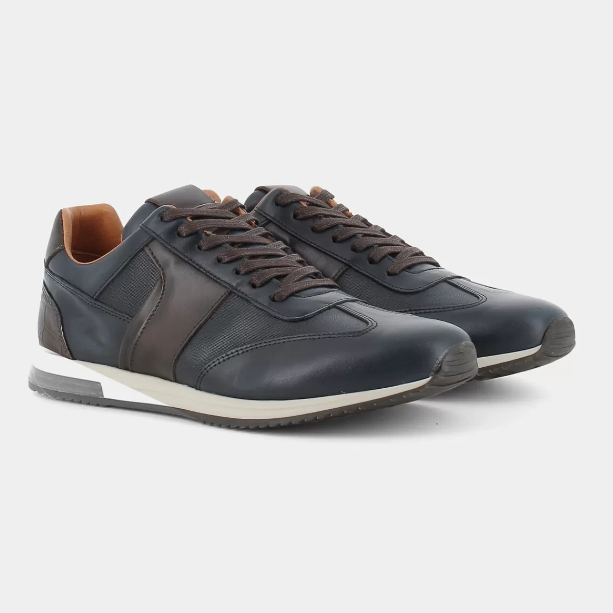 CT-I22U-02-- SNEAKERS^OSCAR&THAIS Best